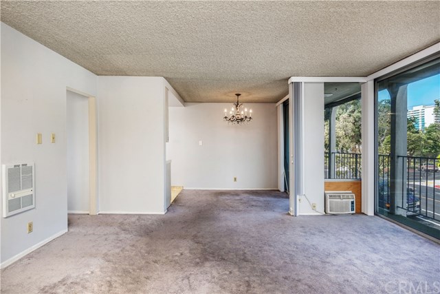 2101 2nd Street, Unit 203 Long Beach, CA 90803 - Photo 5 of 22 Dining room/ living room
