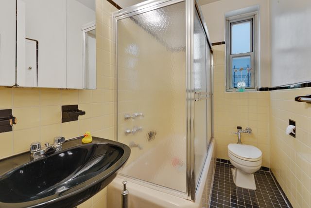 $815,000 | 730 Fort Washington Avenue, Unit 4N | Hudson Heights