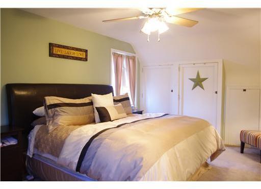 122 Leon Road Green Tree, PA 15220 - Photo 5 of 8 Gallery Image 5