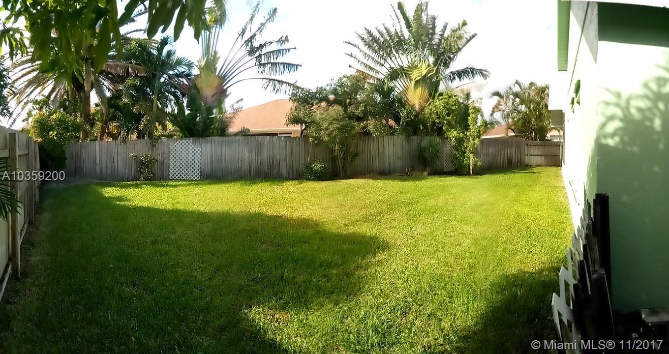 102 Waterway Road Royal Palm Beach, FL 33411 - Photo 4 of 19