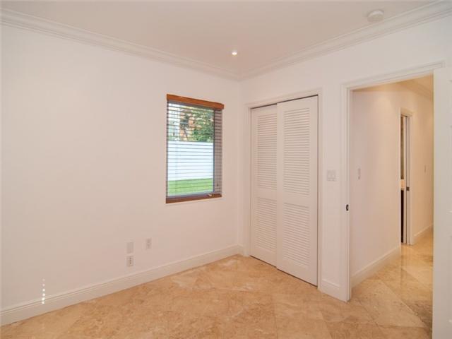 628 Ridgewood Road Key Biscayne, FL 33149 - Photo 12 of 17