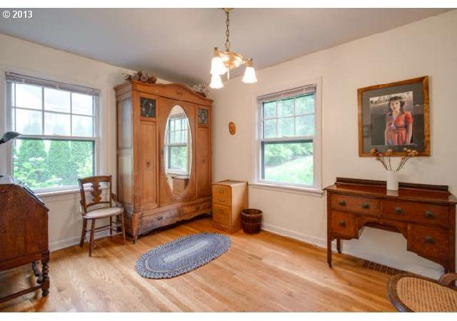 4908 Southwest Dosch Road Portland, OR 97239 - Photo 9 of 15 Gallery Image 9