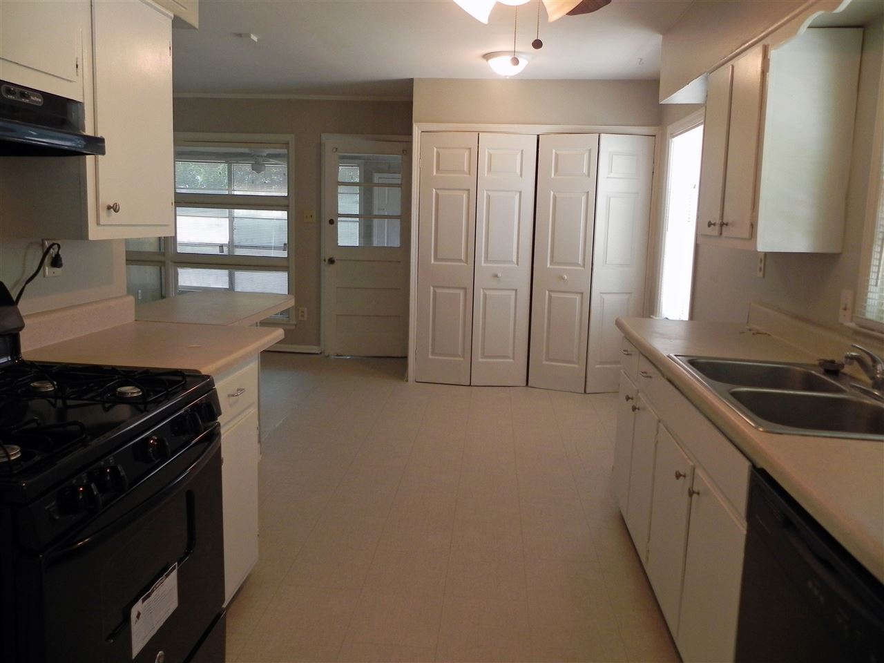 1355 Cherry Road Memphis, TN 38117 - Photo 10 of 14