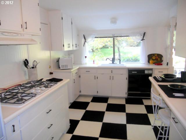 1425 Southwest Taylors Ferry Road Portland, OR 97219 - Photo 3 of 16 Gallery Image 3