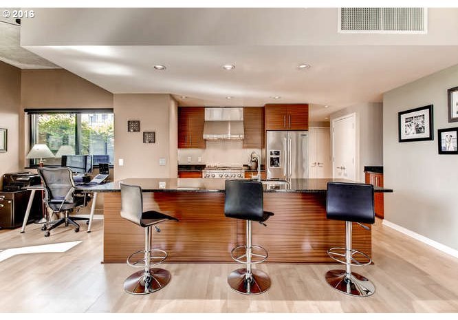 1830 Northwest Riverscape Street, Unit 103 Portland, OR 97209 - Photo 10 of 32 Gallery Image 10