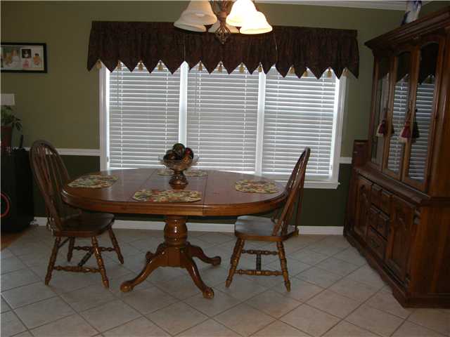 308 Hummingbird Loop Atoka, TN 38004 - Photo 4 of 8 breakfast area
