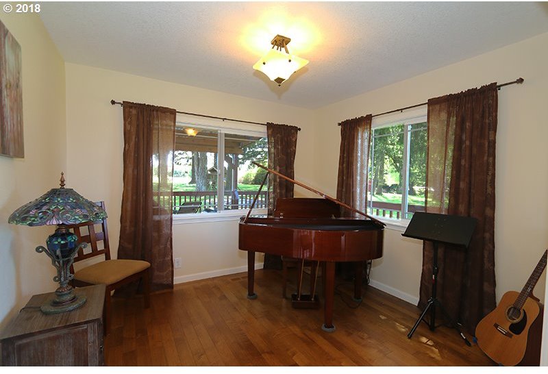 15152 South Loder Road Oregon City, OR 97045 - Photo 21 of 32 Gallery Image 21