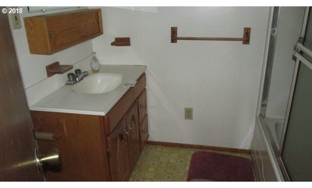 1190 South Calapooia Street Sutherlin, OR 97479 - Photo 6 of 10 Gallery Image 6