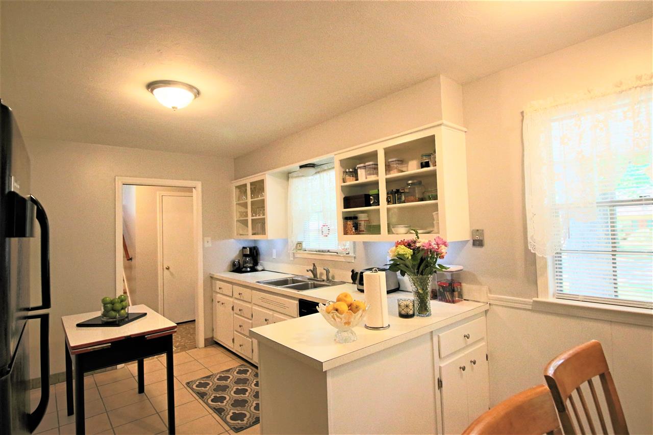 3048 Kenneth Street Memphis, TN 38128 - Photo 9 of 24 Another View Of Quaint Kitchen!