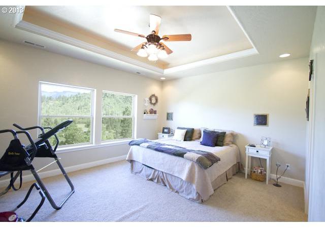 2386 R Fork Gold Hill, OR 97525 - Photo 6 of 16 Gallery Image 6