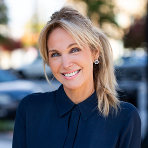 Headshot of Cathy Iannotti