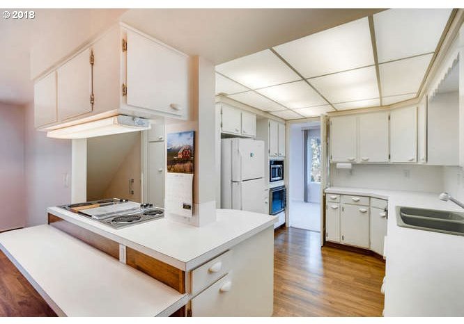 6351 Southwest Garden Home Road Portland, OR 97219 - Photo 11 of 32 Gallery Image 11