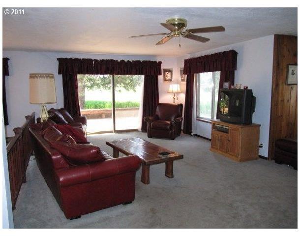 28170 Southwest Farmington Road Hillsboro, OR 97123 - Photo 6 of 16