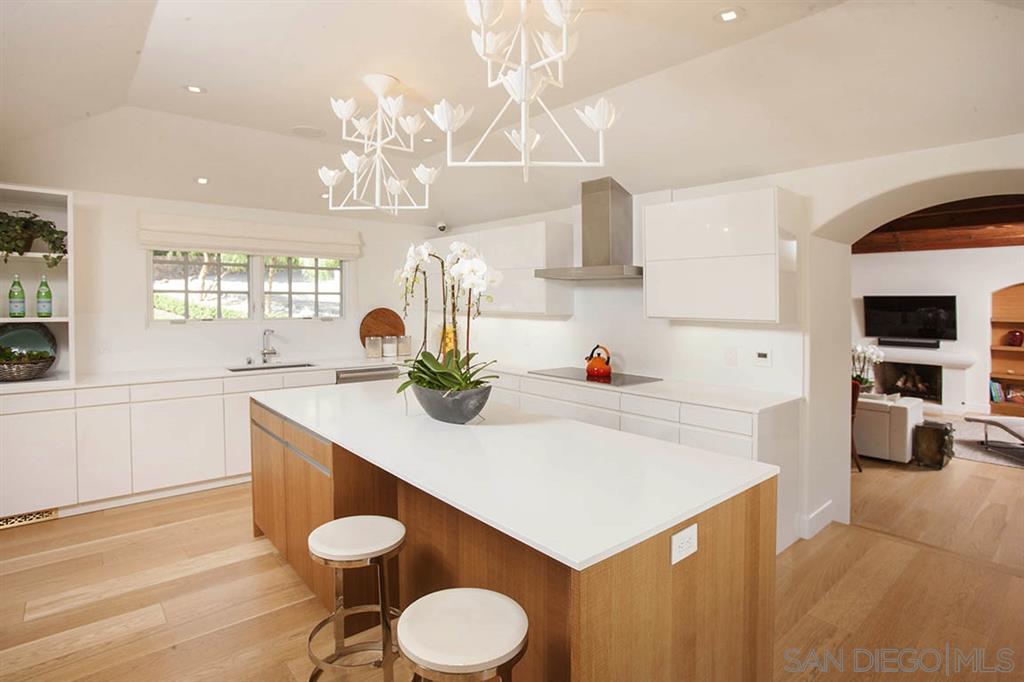 6557 La Valle Plateada Rancho Santa Fe, CA 92067 - Photo 11 of 25