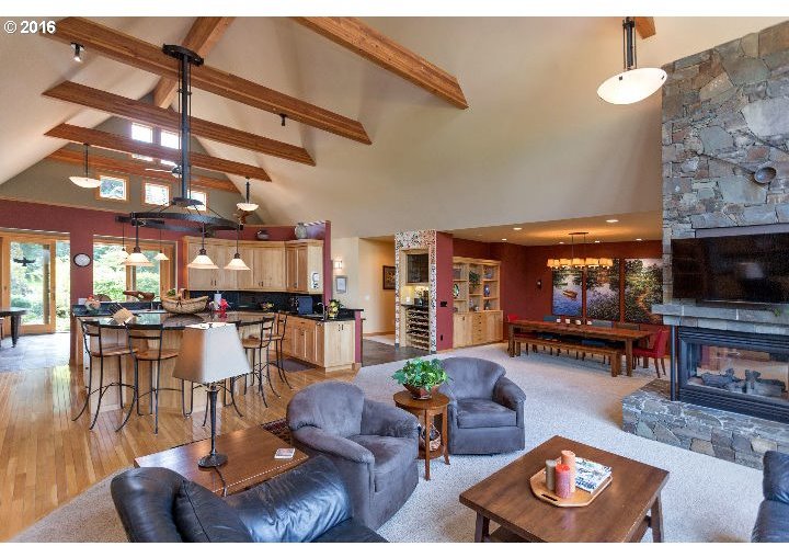 1194 Country Club Road Hood River, OR 97031 - Photo 11 of 32 Gallery Image 11
