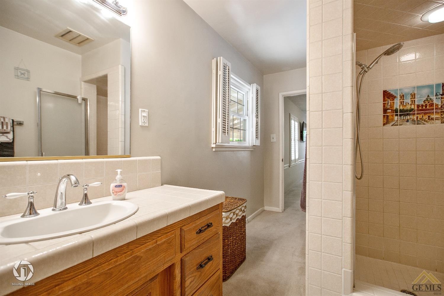 1772 Locust Ravine Bakersfield, CA 93306 - Photo 23 of 39 Gallery Image 23