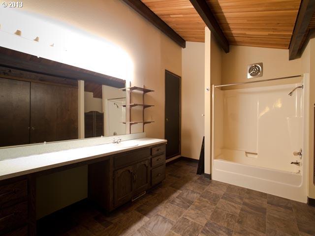 3043 Northeast Rocky Butte Road Portland, OR 97220 - Photo 8 of 16 Gallery Image 8