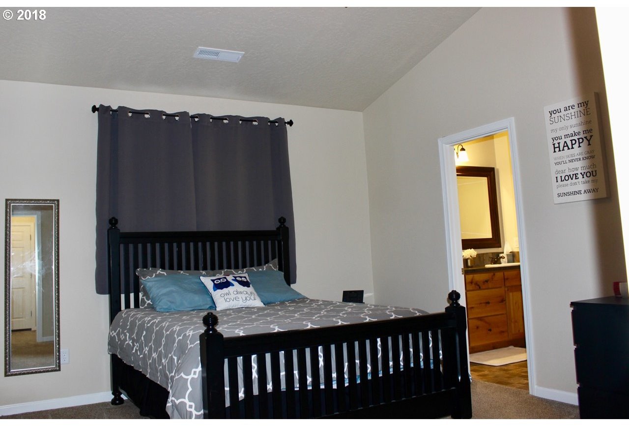 1098 Swale Ridge Loop Creswell, OR 97426 - Photo 4 of 22 Gallery Image 4