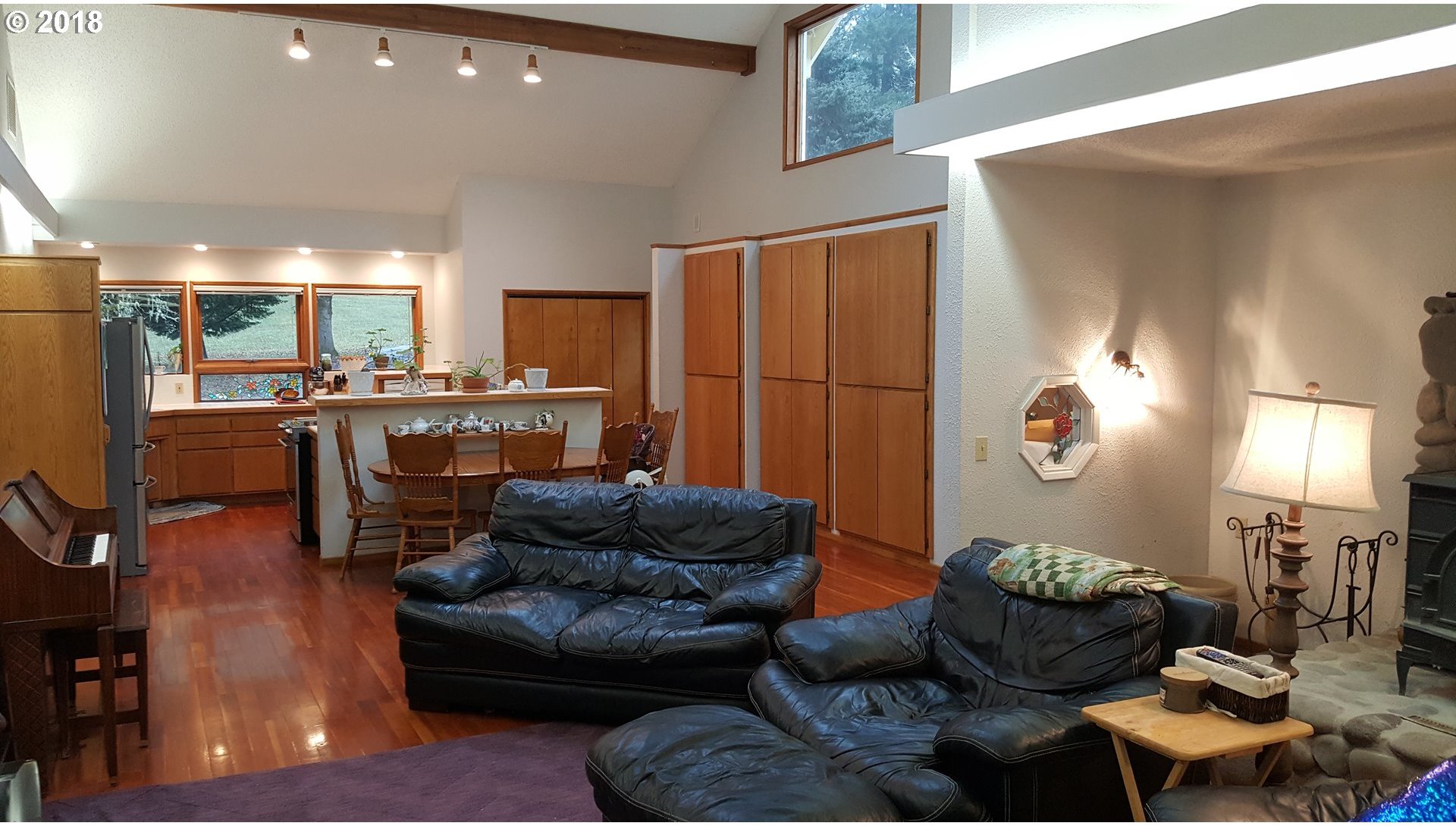 1587 Cox Road Yoncalla, OR 97499 - Photo 6 of 31