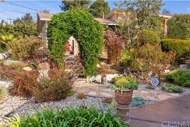 698 Benson Way Thousand Oaks, CA 91360 - Photo 2 of 21