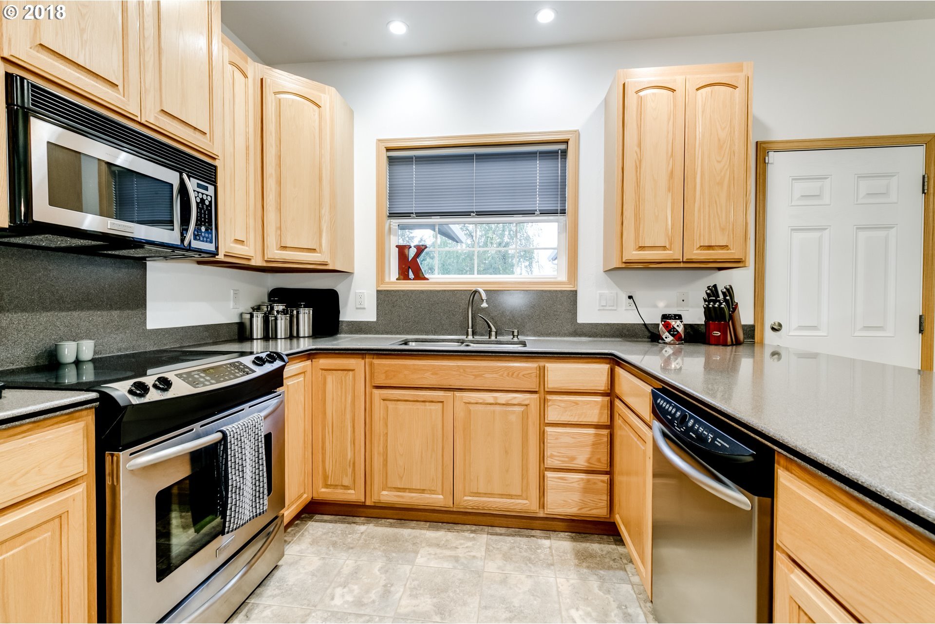 909 S Street Springfield, OR 97477 - Photo 9 of 29