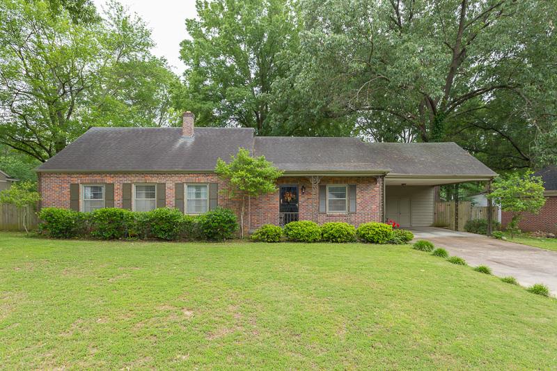 5323 Mason Road Memphis, TN 38120 - Photo 1 of 25 In the heart of East Memphis! Convenient to Greenline, shopping, restaurants and currently zoned for Richland ES, White Station Middle, and White Station HS...plus SO MANY GREAT UPDATES!