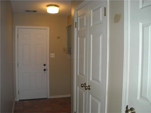 8915 State Line Road Olive Branch, MS 38654 - Photo 13 of 19 Laundry