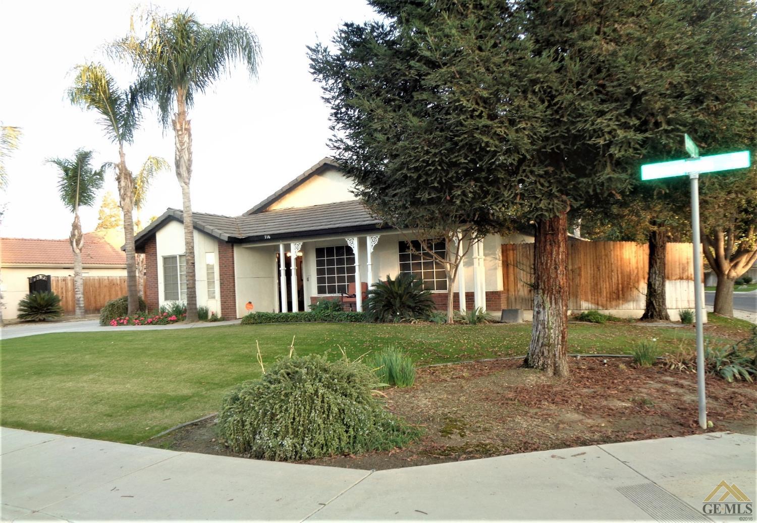 716 Faversham Way Bakersfield, CA 93311 - Photo 2 of 26