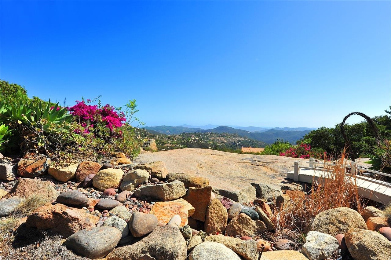 29190 Crystal Ridge Court Escondido, CA 92026 - Photo 5 of 25