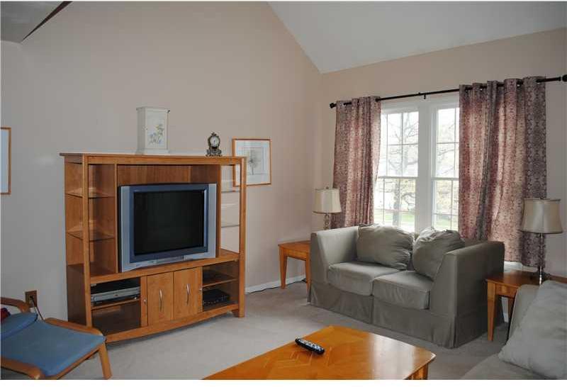 223 Randy Lane Coraopolis, PA 15108 - Photo 6 of 25 Gallery Image 6