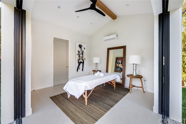 4525 Libbit Avenue Encino, CA 91436 - Photo 12 of 65