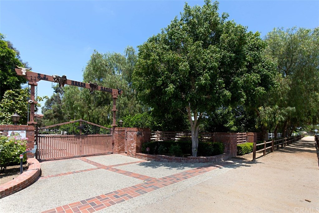 1640 Hillside Avenue Norco, CA 92860 - Photo 6 of 75