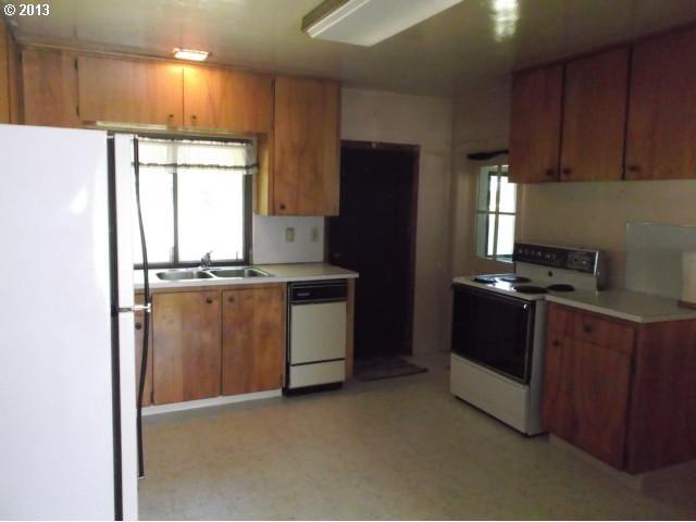 8109 Southwest Locust Street Portland, OR 97223 - Photo 4 of 11 Gallery Image 4