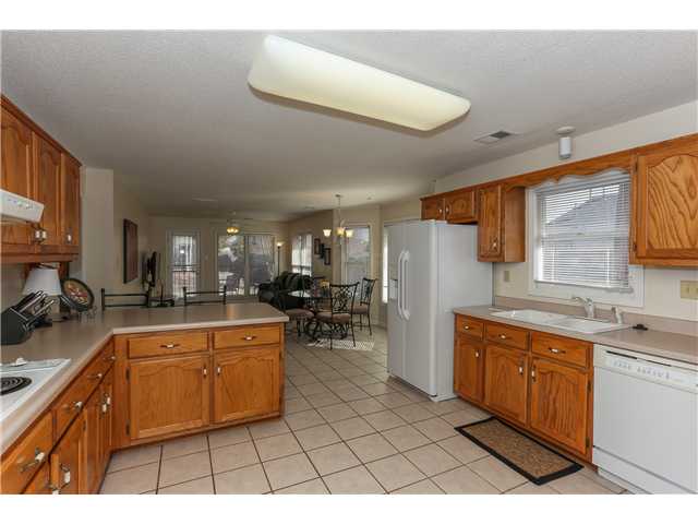 286 North Ericson Road Memphis, TN 38018 - Photo 9 of 22 You'll never run out of Cabinet Space or Countertop Space again. Your Double Oven is Ready to Prepare for Large Family Gatherings or Any Occasion!