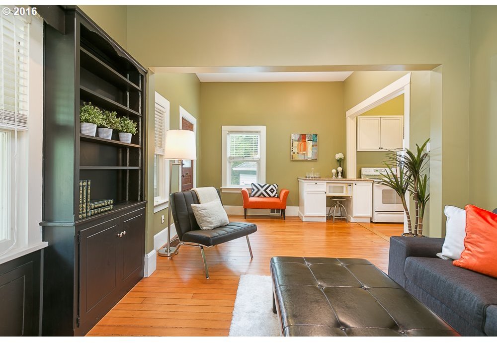 364 Southwest Hamilton Court Portland, OR 97239 - Photo 11 of 21 Gallery Image 11