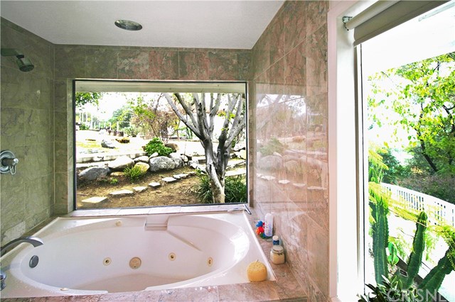 12445 Viewcrest Road Studio City, CA 91604 - Photo 14 of 28