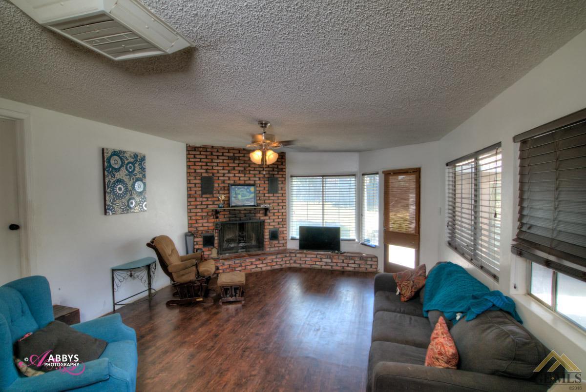 1625 Locust Ravine Bakersfield, CA 93306 - Photo 12 of 26 Gallery Image 12