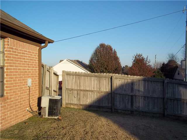 6875 Pleasantwood Road Memphis, TN 38141 - Photo 12 of 12 Side garage view