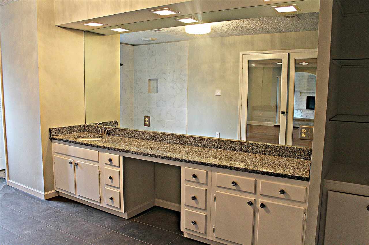 542 Chalmers Road Memphis, TN 38120 - Photo 8 of 19