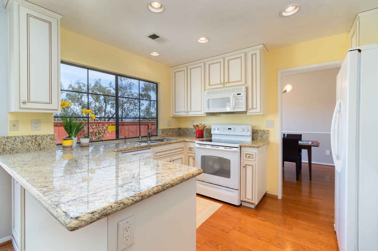 2125 Summerhill Drive Encinitas, CA 92024 - Photo 10 of 25