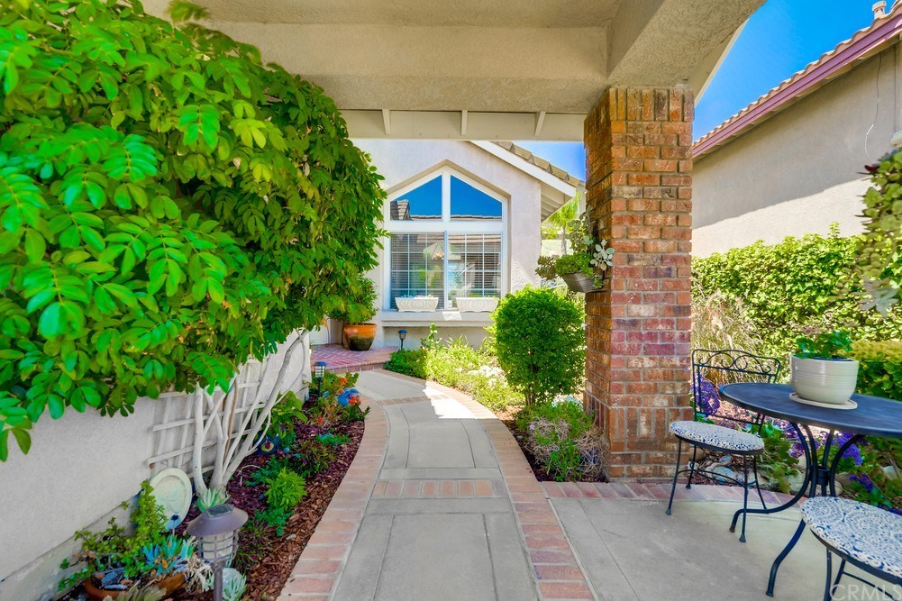 2310 Whiteoak Lane Corona, CA 92882 - Photo 5 of 46