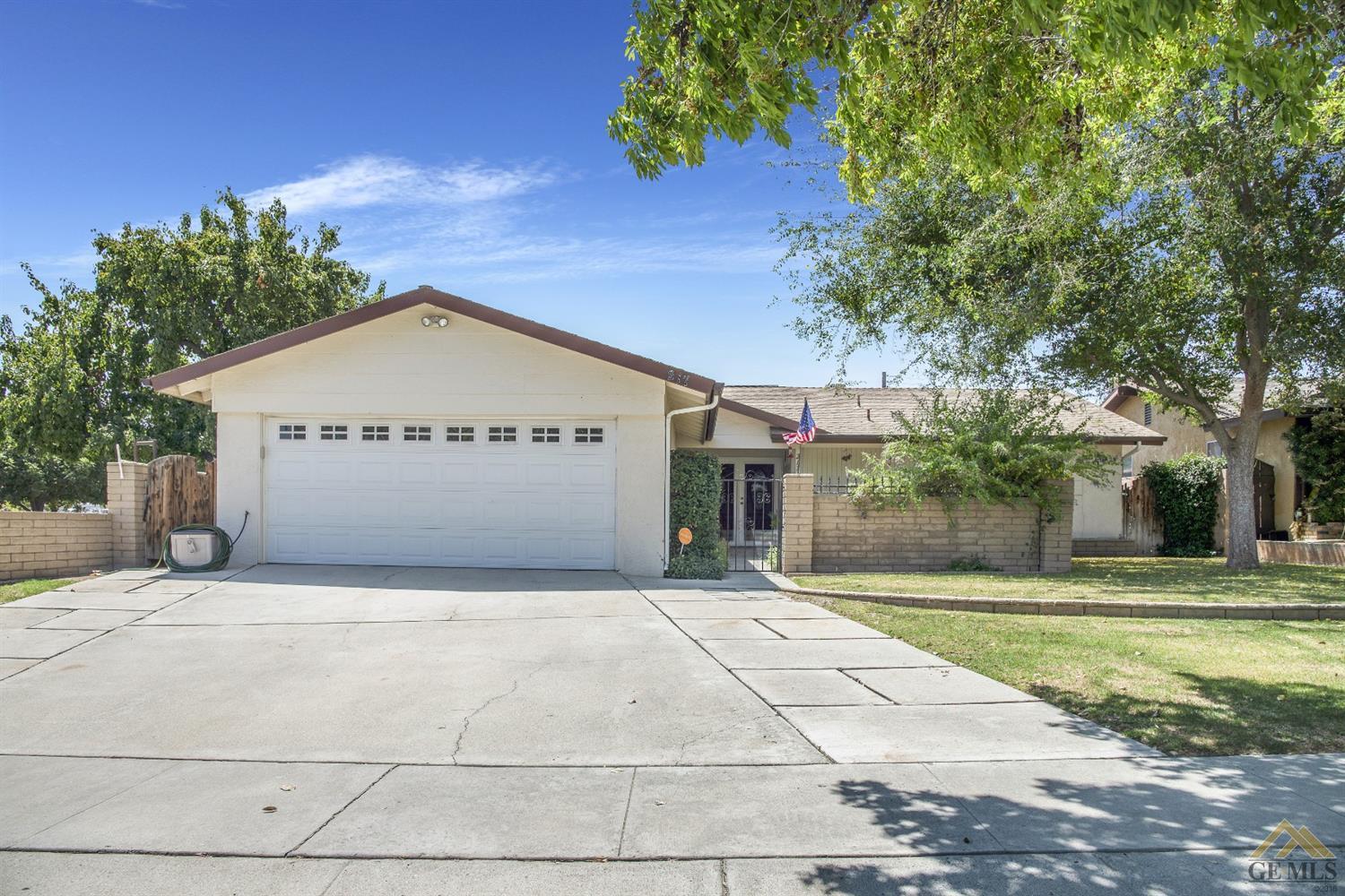 217 Warren Street Taft, CA 93268 - Photo 2 of 24