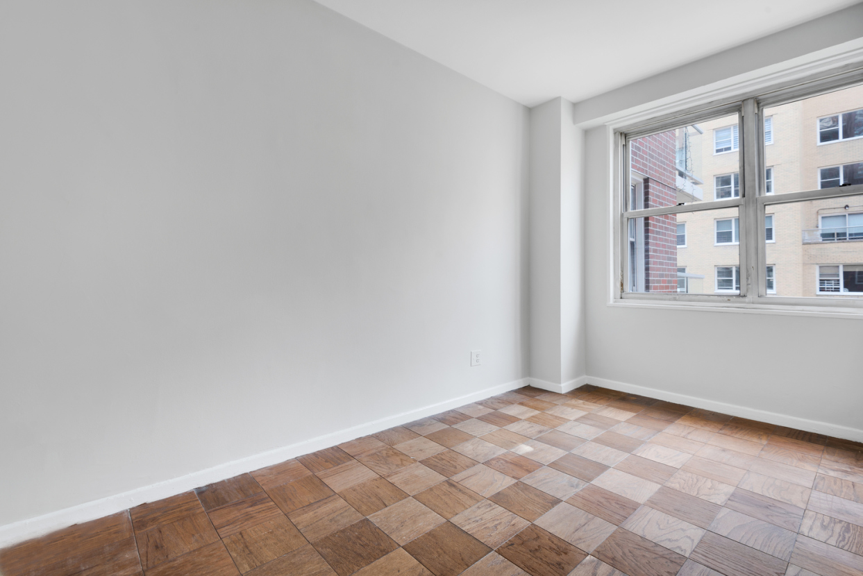 363 East 76th Street, Unit 10N Manhattan, NY 10021 - Photo 4 of 7
