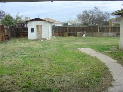 2710 Brenda Place Bakersfield, CA 93307 - Photo 11 of 15