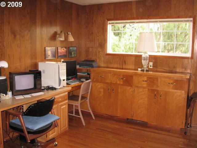 2298 North Boones Ferry Road Woodburn, OR 97071 - Photo 4 of 15 Gallery Image 4