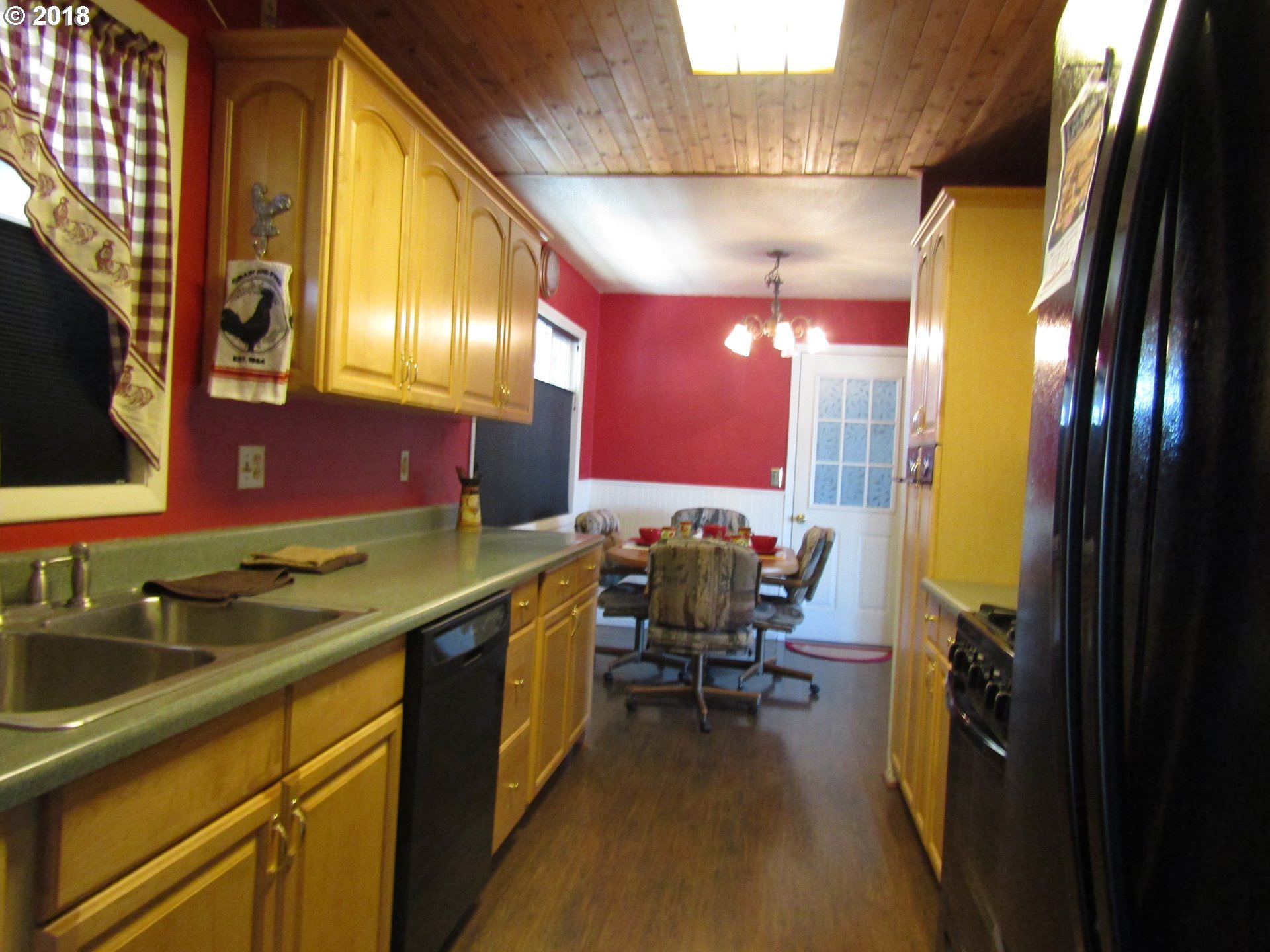 1003 Southwest 33rd Street Pendleton, OR 97801 - Photo 2 of 7