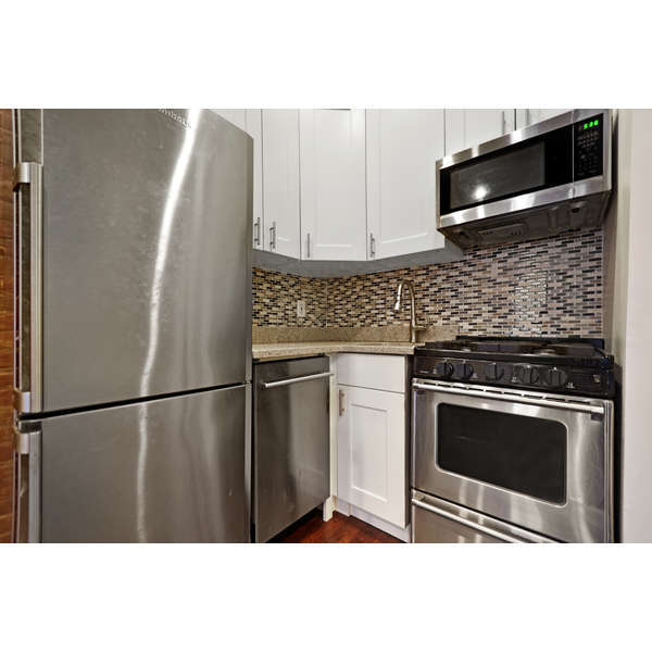 313 East 78th Street, Unit 2D Manhattan, NY 10075 - Photo 6 of 7