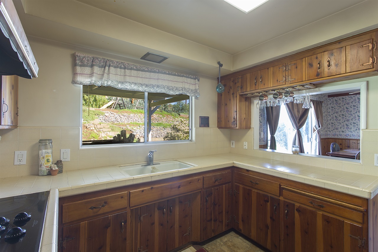 1226 Cresthill Road El Cajon, CA 92021 - Photo 5 of 25 Gallery Image 5