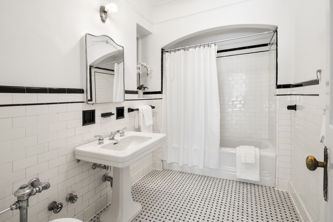 151 Central Park West, Unit 2C Manhattan, NY 10023 - Photo 14 of 18