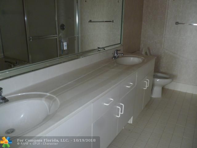 Crystal Point Condominiums Boynton Beach, FL 33437 - Photo 5 of 10